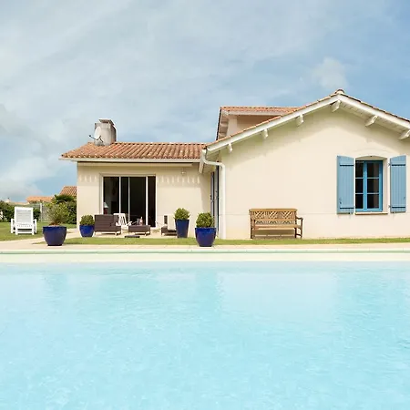 Madame Les De Fontenelles LʼAiguillon-sur-Vie