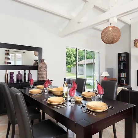 Madame Les De Fontenelles * LʼAiguillon-sur-Vie