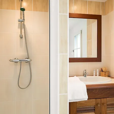 Madame Les De Fontenelles * LʼAiguillon-sur-Vie