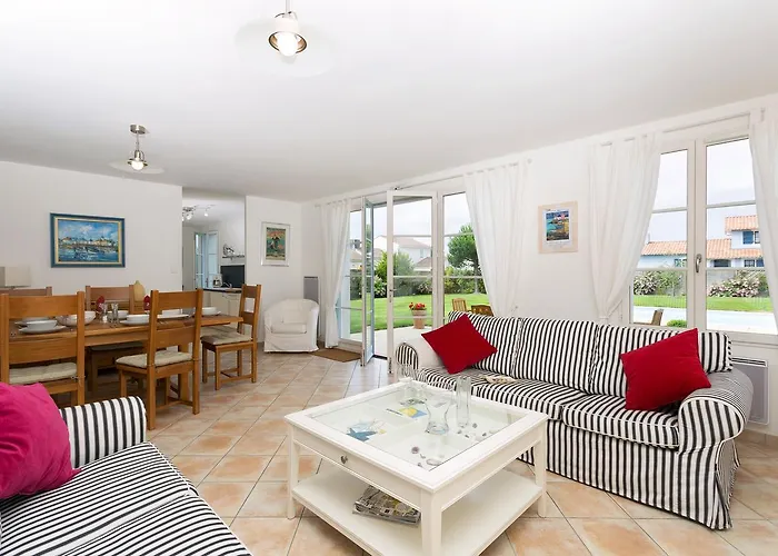 Madame Les De Fontenelles LʼAiguillon-sur-Vie