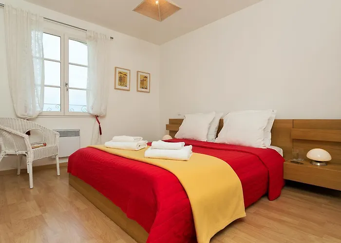 Vila Madame Les De Fontenelles *