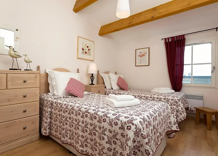 Madame Les De Fontenelles *