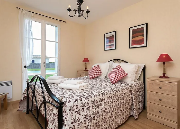 Madame Les De Fontenelles *